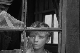 Ukázal, jak Češi na konci války bez milosti rabovali. Kachyňův film rozzuřil cenzuru